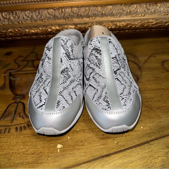 Easy Spirit Travel Time Slip On mule Gray Silver Sparkle Snake Pattern Size 8 M - Picture 6 of 16